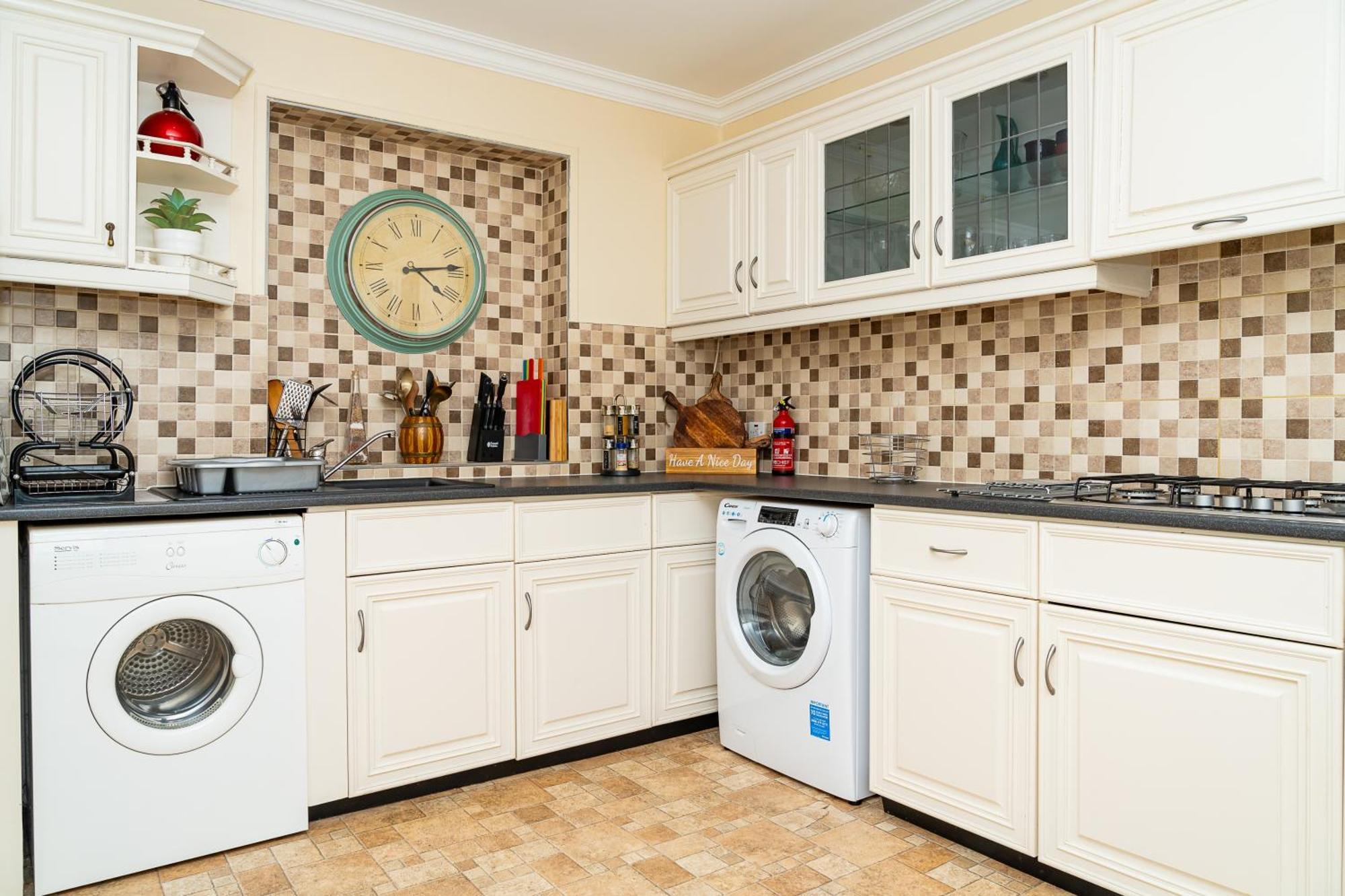 Luxury 4-bedroom Townhouse, Free Parking, Near Portobello Beach, Sleeps 8