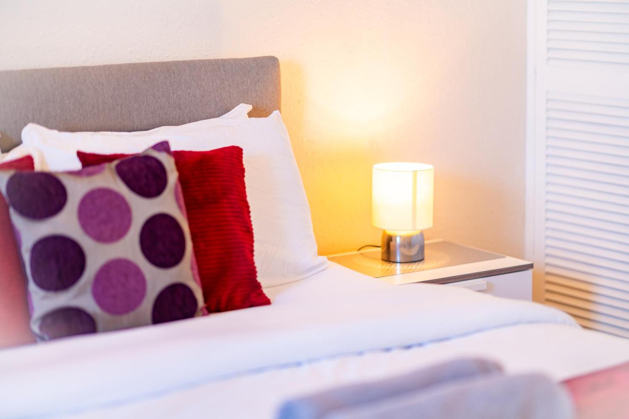 Luxury 4-bedroom Townhouse, Free Parking, Near Portobello Beach, Sleeps 8 Apartment