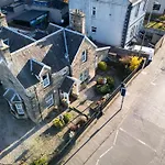 Luxury 4-Bedroom Townhouse, Free Parking, Near Portobello Beach, Sleeps 8