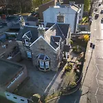 Luxury 4-Bedroom Townhouse, Free Parking, Near Portobello Beach, Sleeps 8