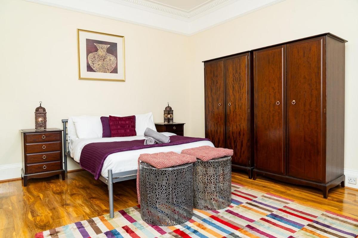 Luxury 4-bedroom Townhouse, Free Parking, Near Portobello Beach, Sleeps 8