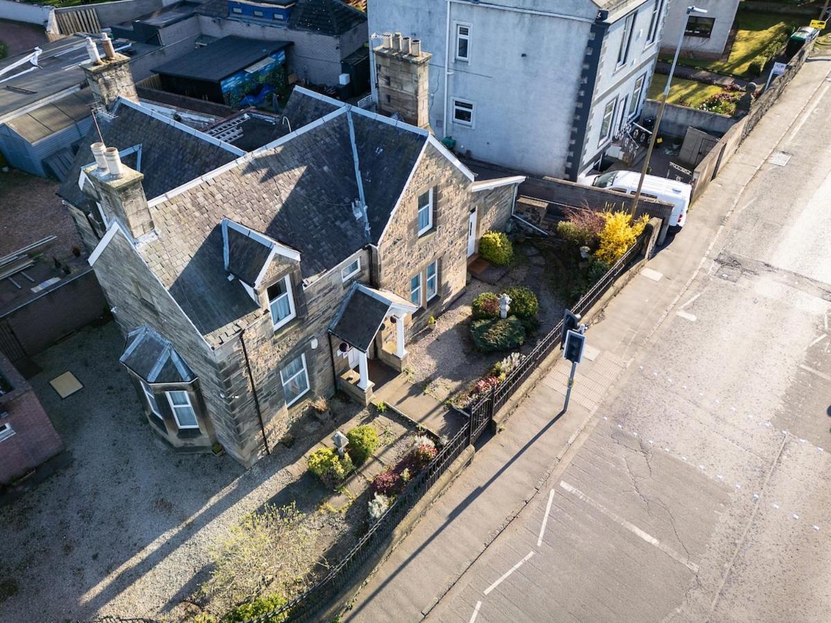 Luxury 4-bedroom Townhouse, Free Parking, Near Portobello Beach, Sleeps 8 * Edinburgh