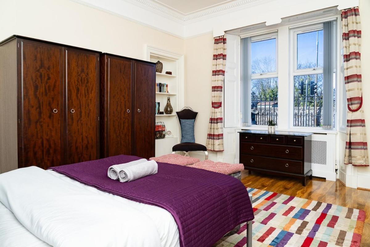 Apartment Luxury 4-bedroom Townhouse, Free Parking, Near Portobello Beach, Sleeps 8
