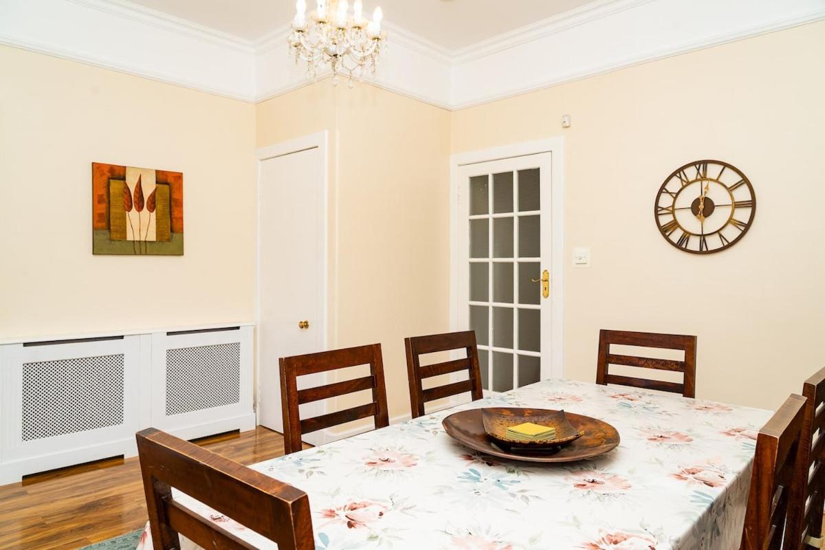 Luxury 4-bedroom Townhouse, Free Parking, Near Portobello Beach, Sleeps 8 Apartment Edinburgh