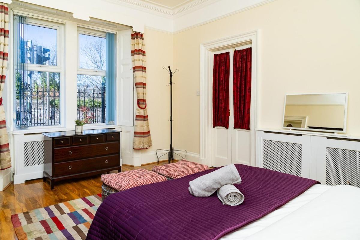 Apartment Luxury 4-bedroom Townhouse, Free Parking, Near Portobello Beach, Sleeps 8 *