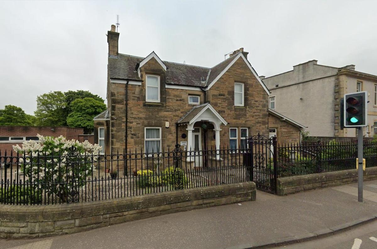 Apartment Luxury 4-bedroom Townhouse, Free Parking, Near Portobello Beach, Sleeps 8