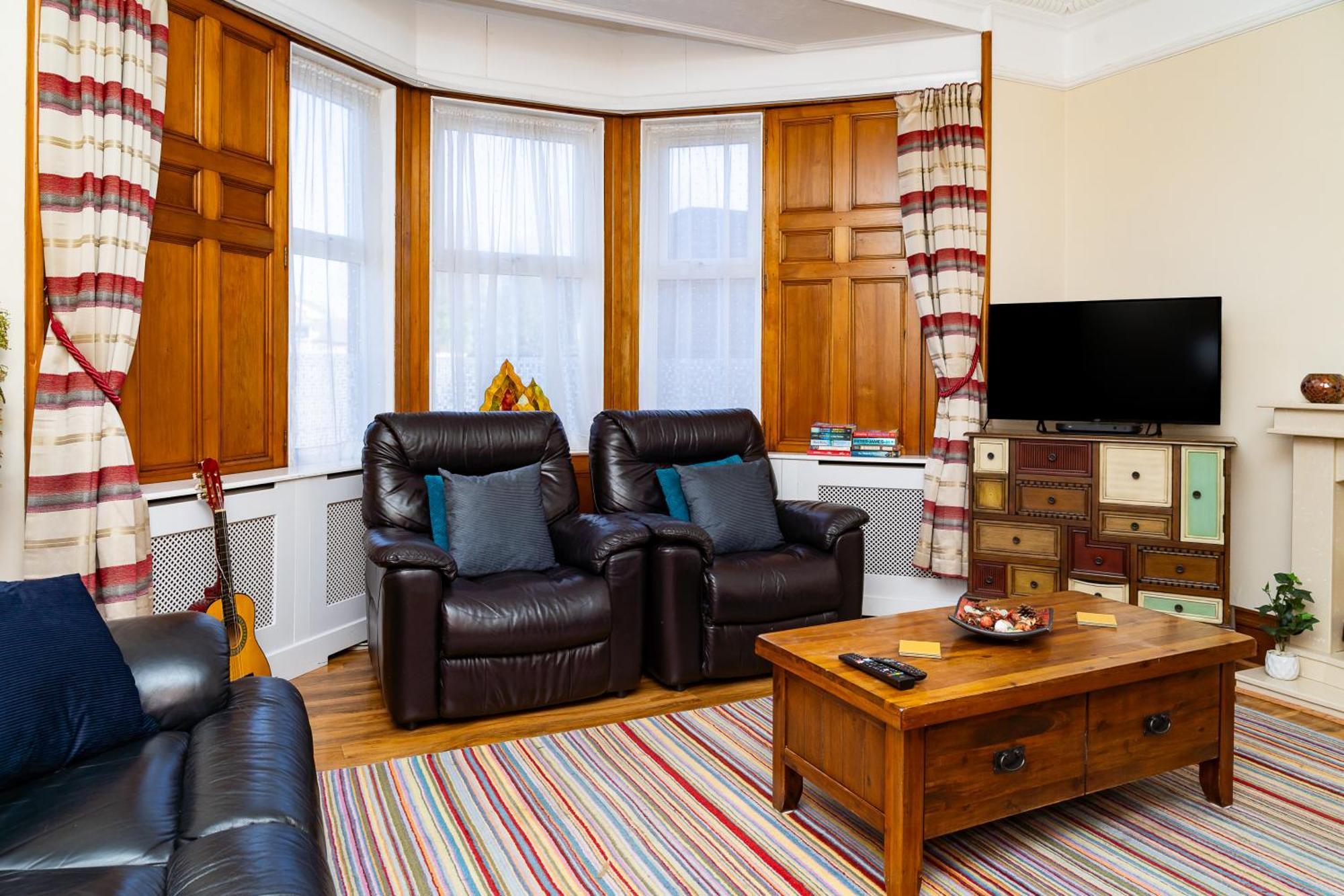 Apartment Luxury 4-bedroom Townhouse, Free Parking, Near Portobello Beach, Sleeps 8 Edinburgh