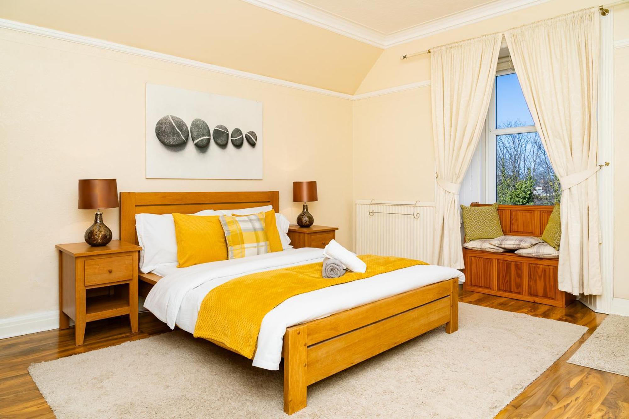 Luxury 4-bedroom Townhouse, Free Parking, Near Portobello Beach, Sleeps 8 Edinburgh