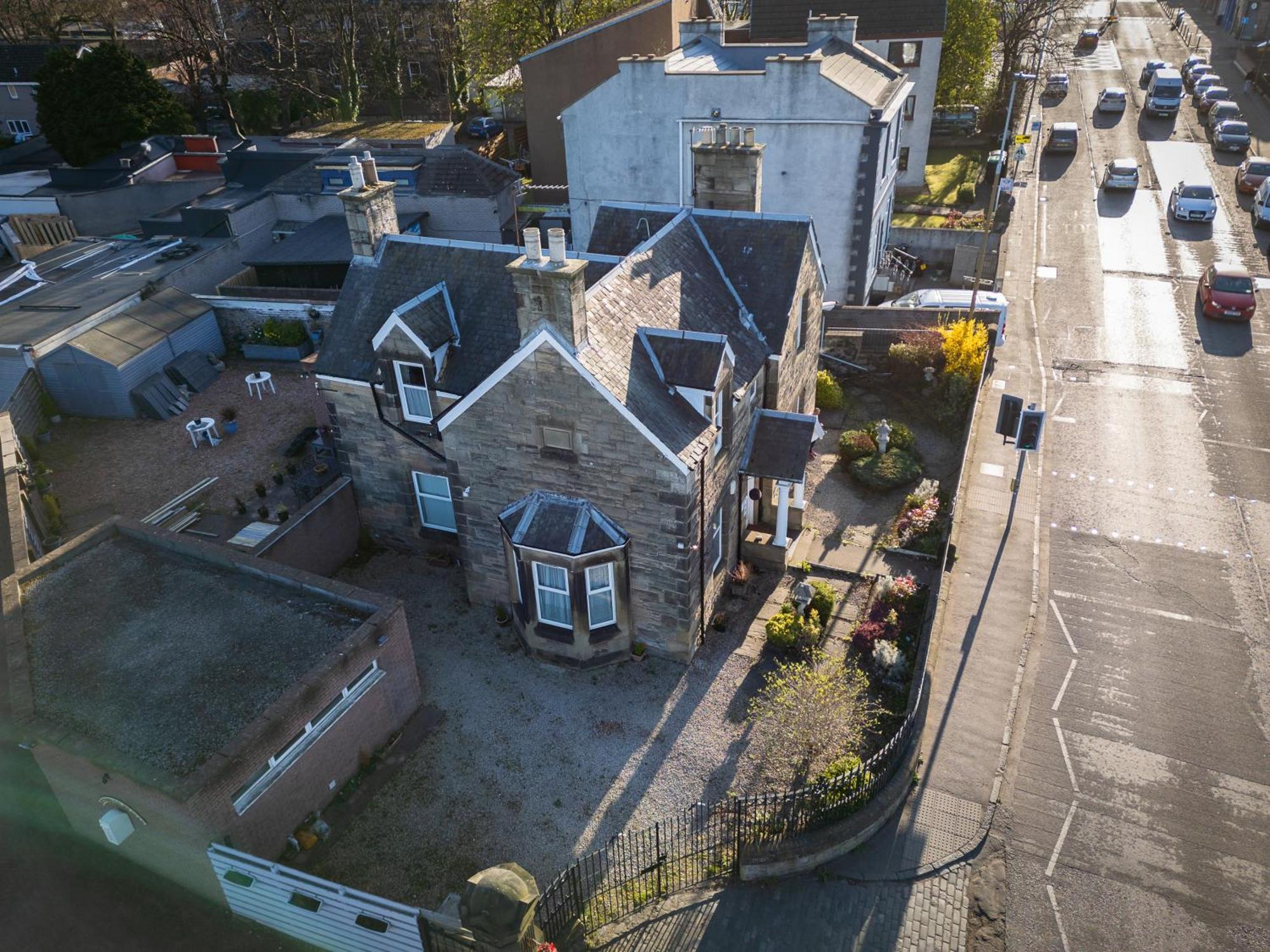 Luxury 4-bedroom Townhouse, Free Parking, Near Portobello Beach, Sleeps 8