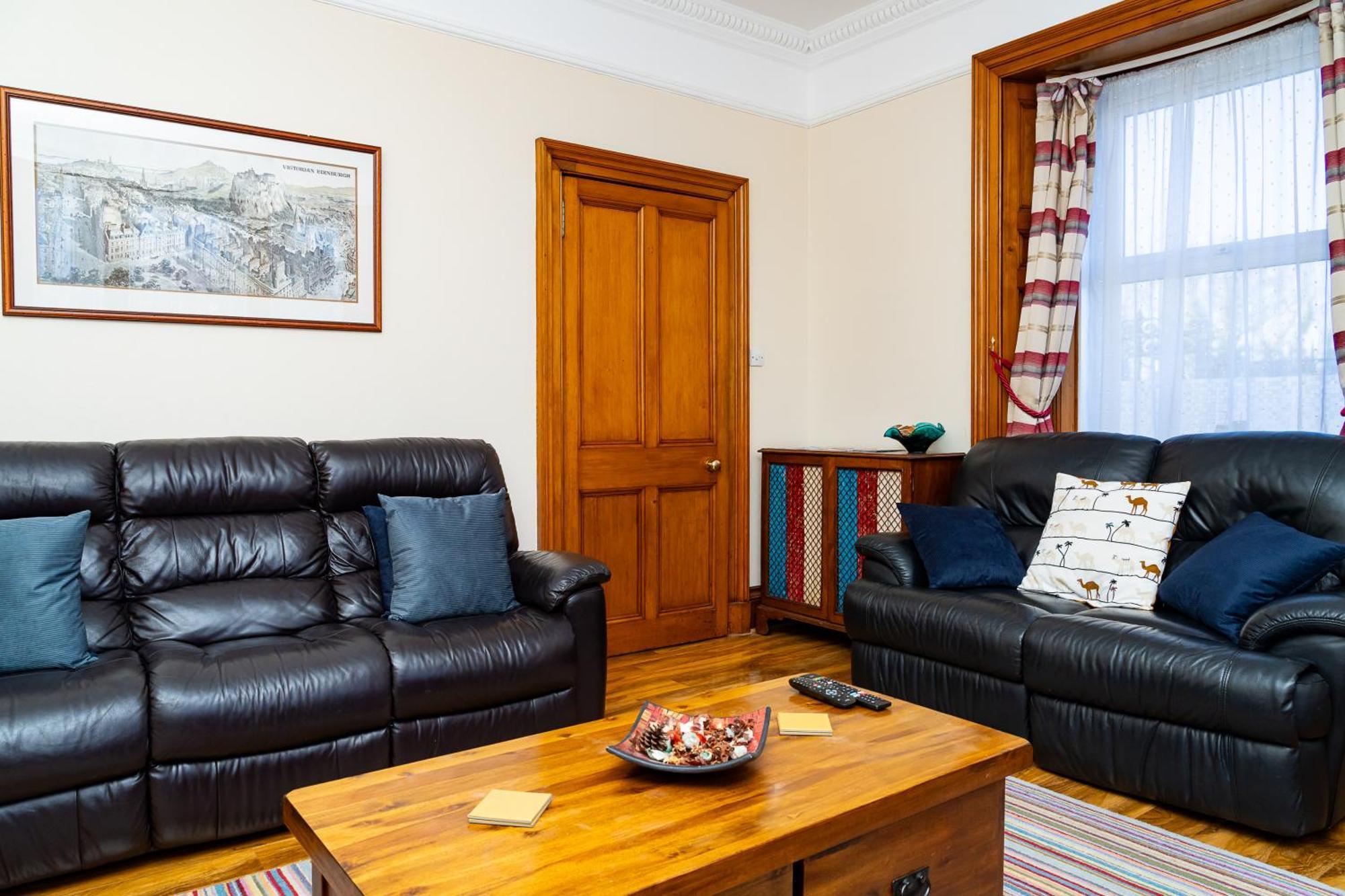 Luxury 4-bedroom Townhouse, Free Parking, Near Portobello Beach, Sleeps 8 Apartment Edinburgh