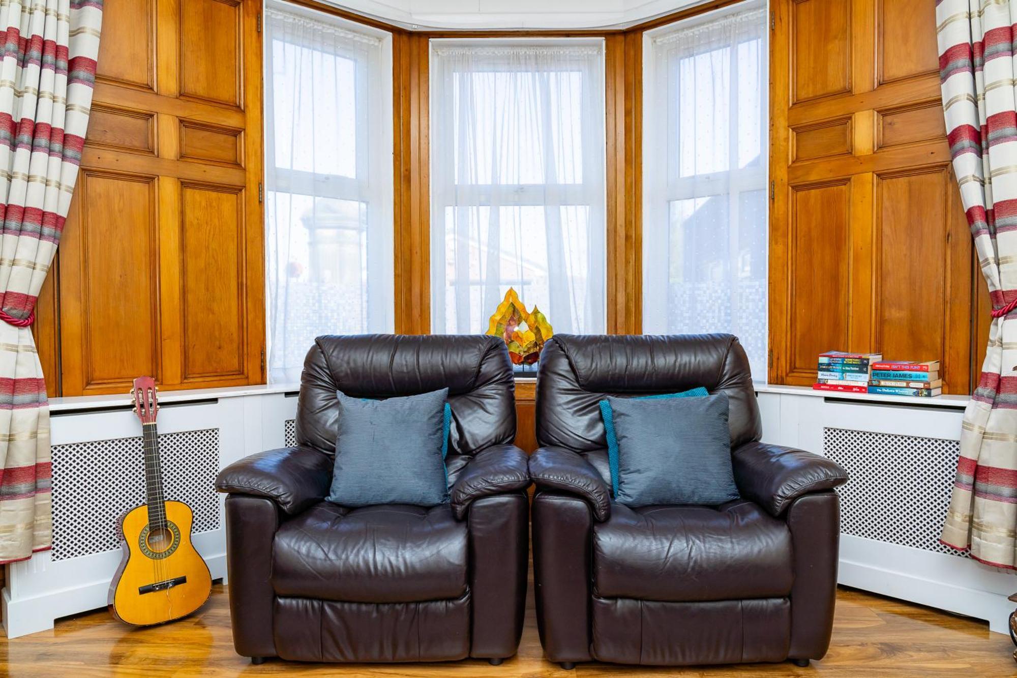 Apartment Luxury 4-bedroom Townhouse, Free Parking, Near Portobello Beach, Sleeps 8 Edinburgh