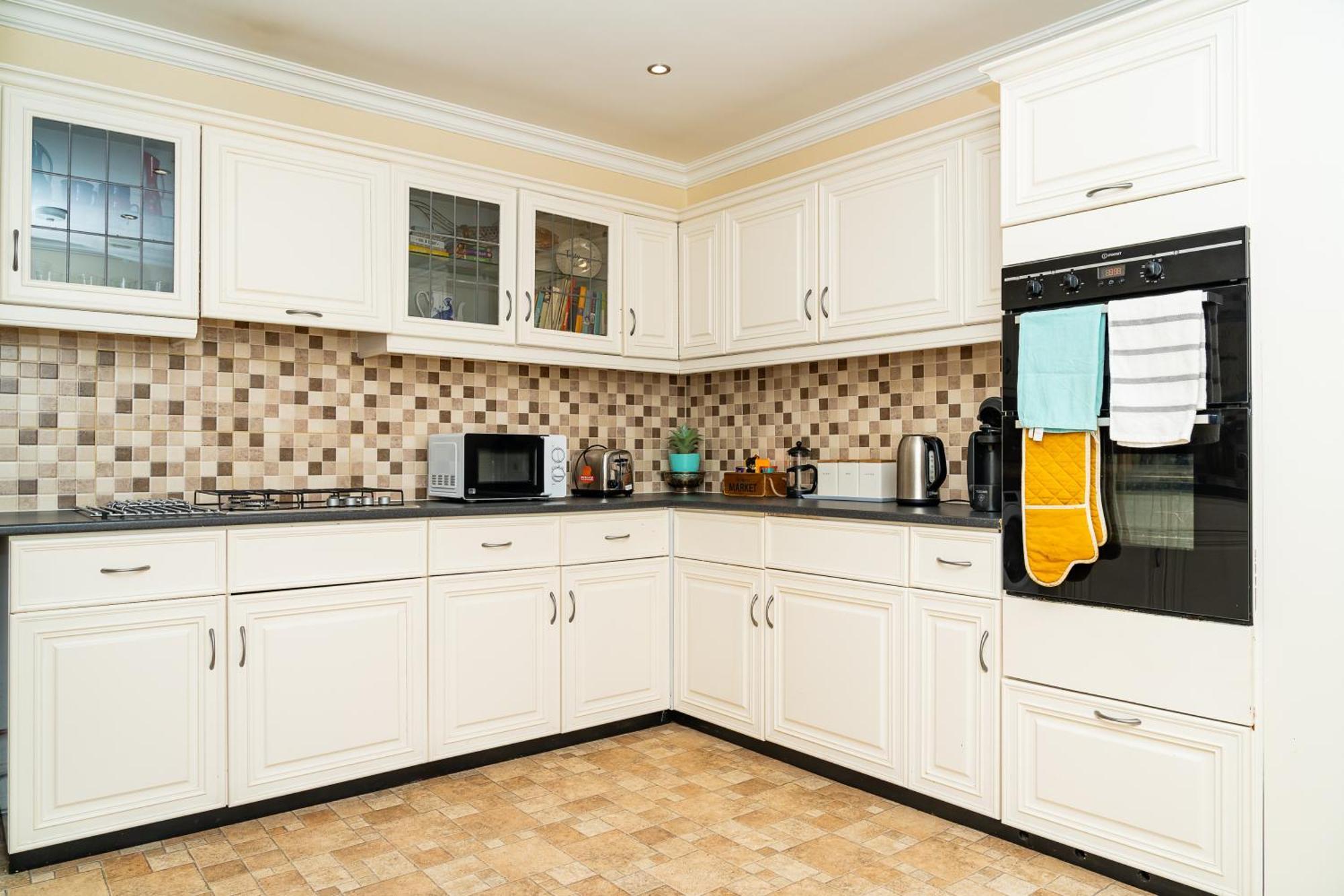 Apartment Luxury 4-bedroom Townhouse, Free Parking, Near Portobello Beach, Sleeps 8 *