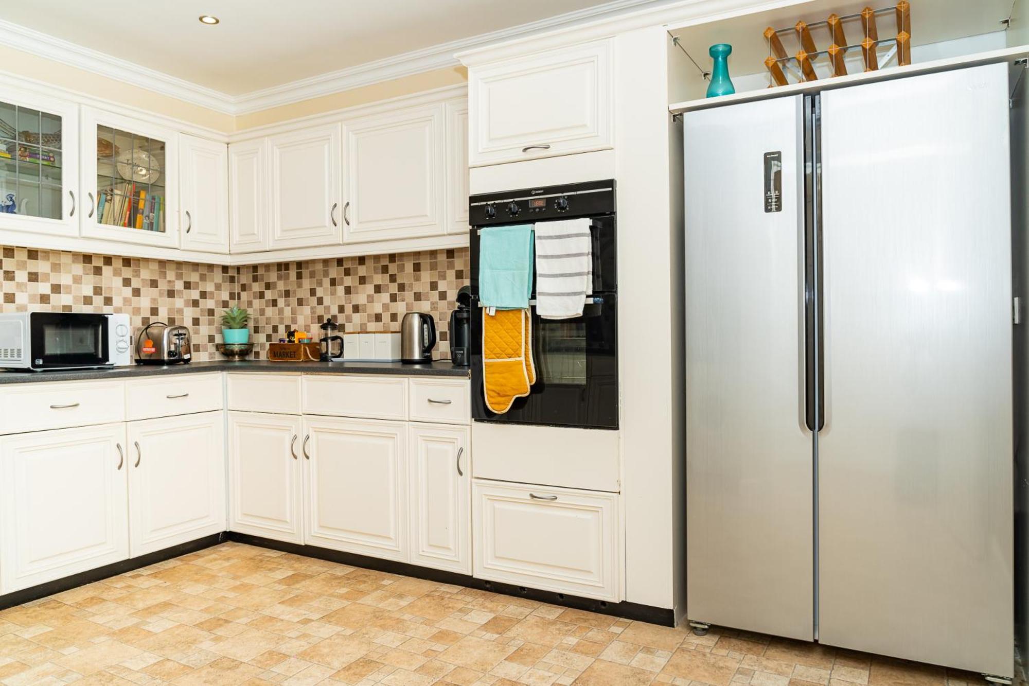 Luxury 4-bedroom Townhouse, Free Parking, Near Portobello Beach, Sleeps 8 Edinburgh