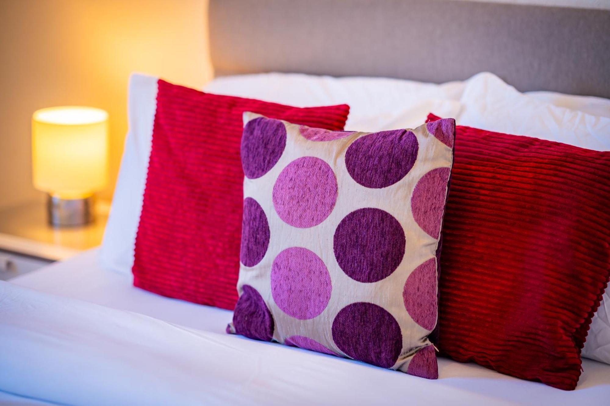 Luxury 4-bedroom Townhouse, Free Parking, Near Portobello Beach, Sleeps 8