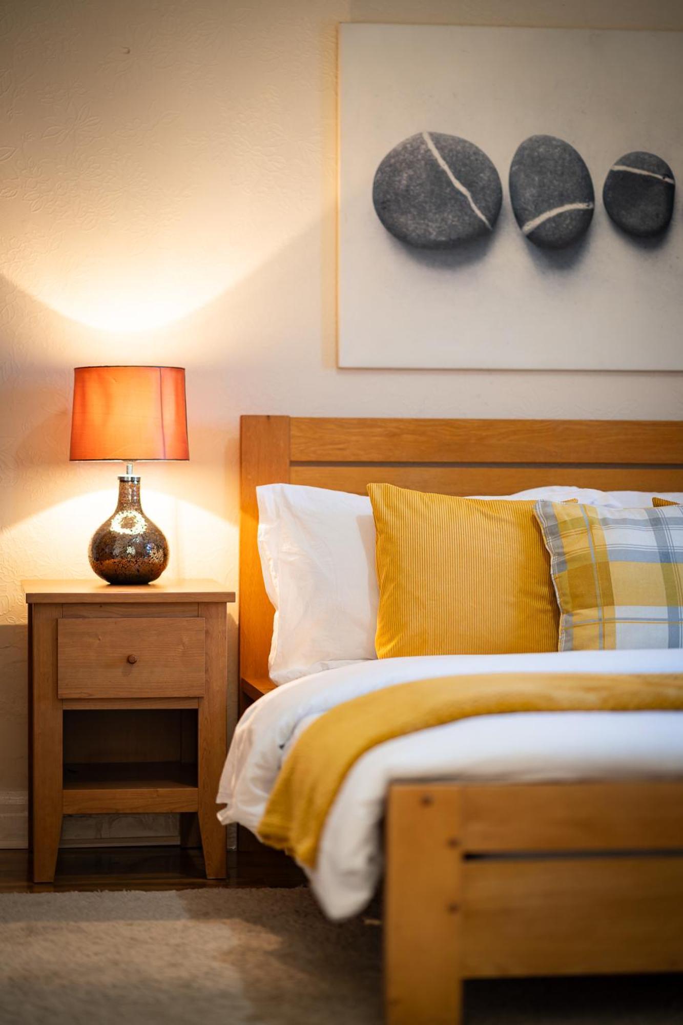 Luxury 4-bedroom Townhouse, Free Parking, Near Portobello Beach, Sleeps 8 Apartment *