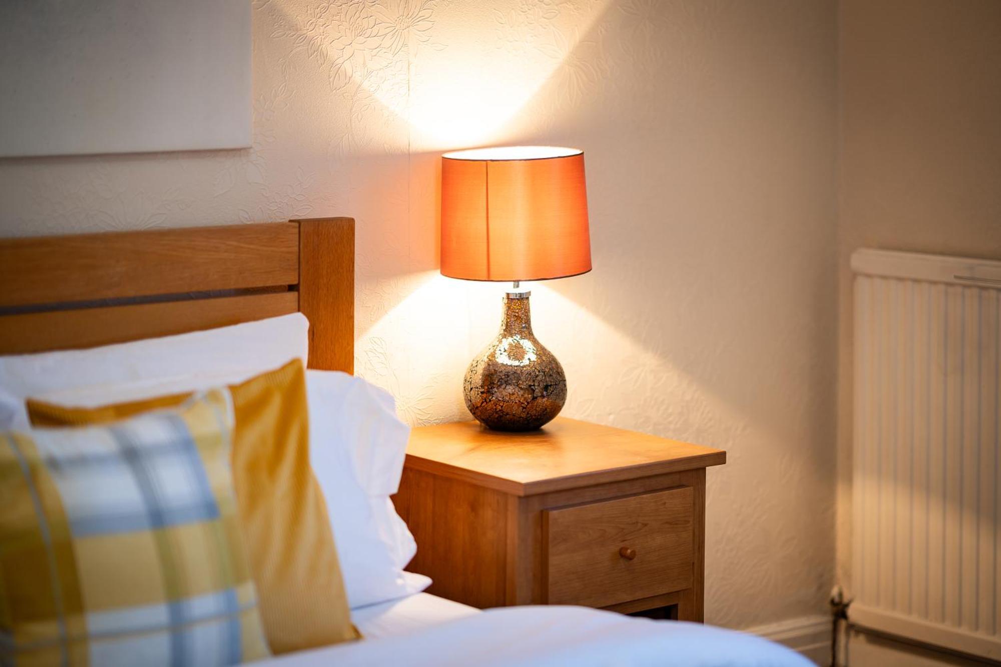 Apartment Luxury 4-bedroom Townhouse, Free Parking, Near Portobello Beach, Sleeps 8 *